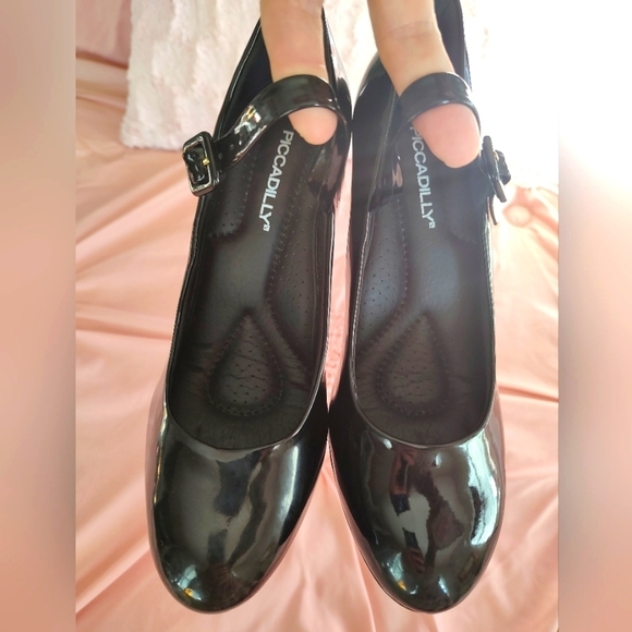 NWOT BLACK PATENT LEATHER STRAPPY 4" HEEL PLATFORMS by Picadilly SZ 9 EUC - Picture 2 of 6
